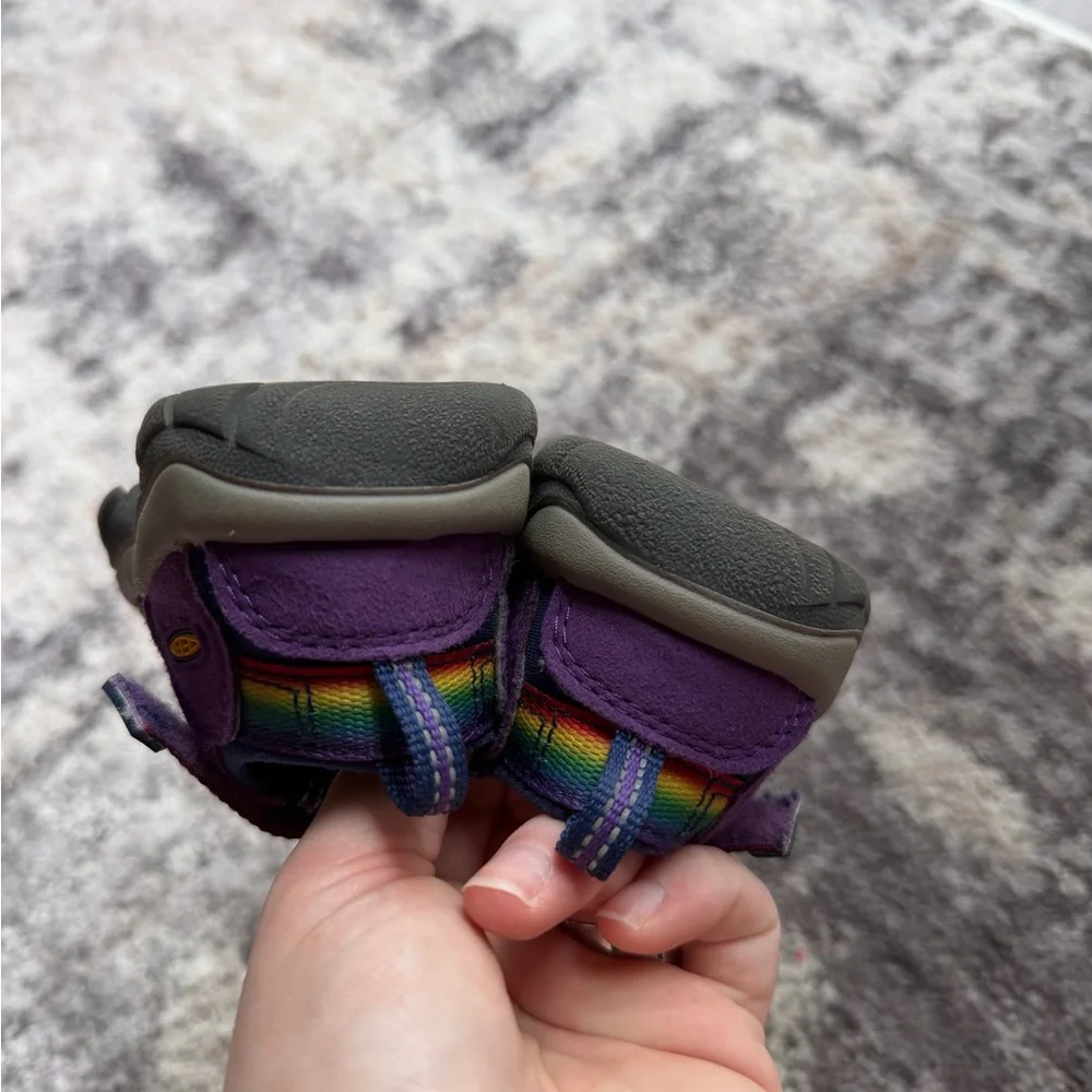 Keen Newport H2 sandals in a rainbow toddler size 8 - Picture 3 of 6